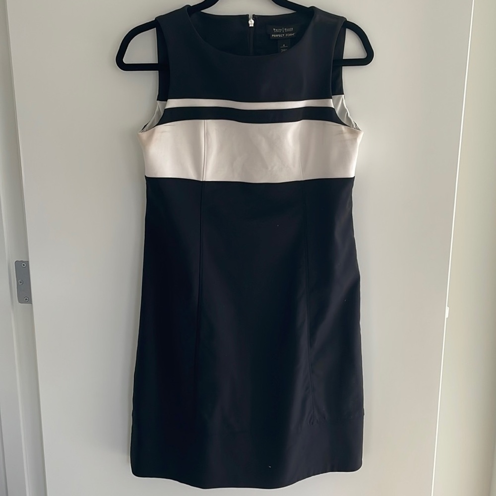 White House Black Market black and white perfect form dress size 4